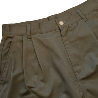 Double tuck tailor shorts
